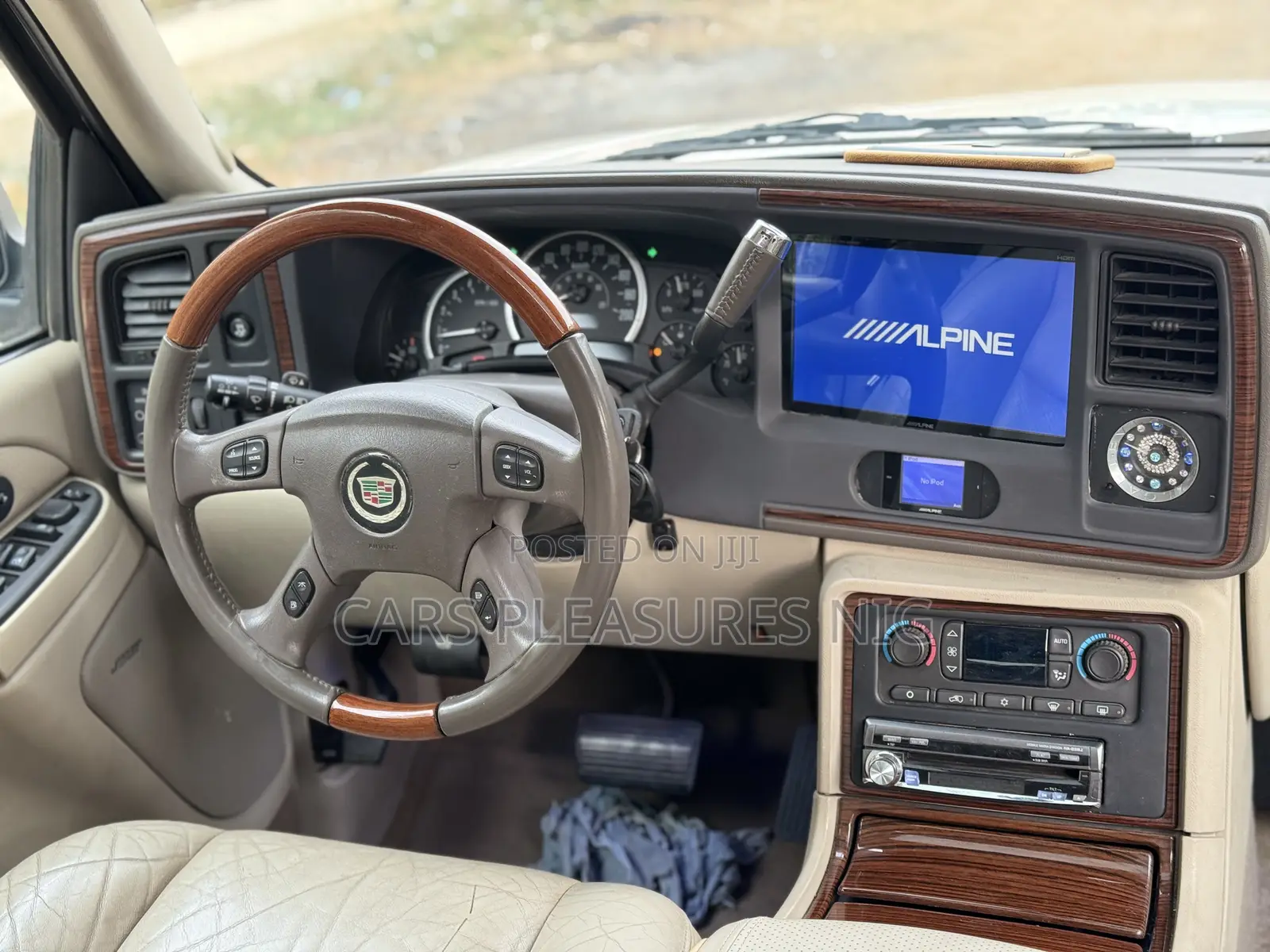 Cadillac Escalade 2005 White