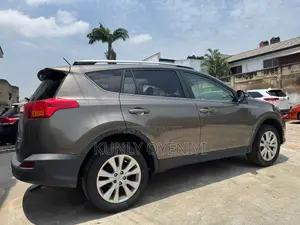 Toyota RAV4 Limited 4dr SUV AWD (2.5L 4cyl 6A) 2015 Gray