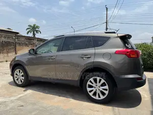 Toyota RAV4 Limited 4dr SUV AWD (2.5L 4cyl 6A) 2015 Gray