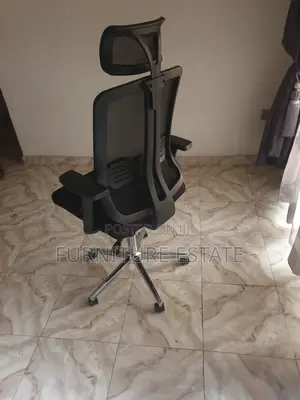 Contemporary Ergonomic Swivel Office Chair