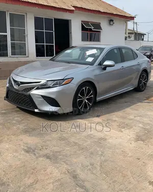 Photo - Toyota Camry SE (2.5L 4cyl 8A) 2019 Silver