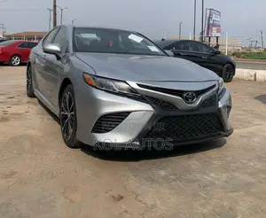 Photo - Toyota Camry SE (2.5L 4cyl 8A) 2019 Silver