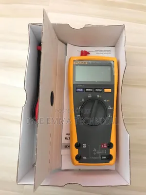 Fluke 175 True-RMS Digital
Multimeter