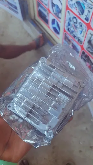 Mercedes-Benz C300 W205 Charger