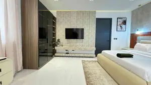 Luxury and Spacious 2 Bedroom Maisonette With 2 Balconies.