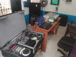 Dj at Mr. P. Concepts