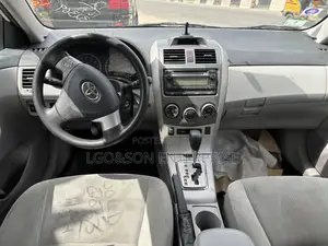 Toyota Corolla LE 4dr Sedan (1.8L 4cyl 4A) 2012 White