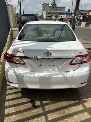 Toyota Corolla LE 4dr Sedan (1.8L 4cyl 4A) 2012 White