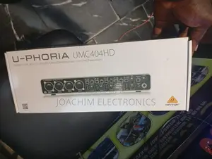 Beringer U-phoria Sounds Card Umc404hd