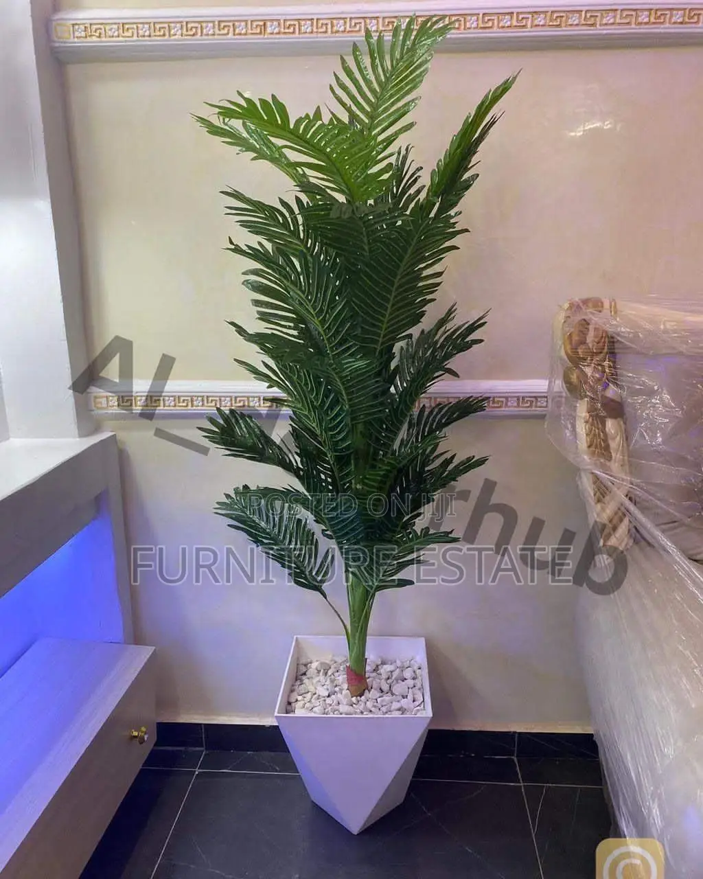 Modern Foreign-Inspired Flower Vase