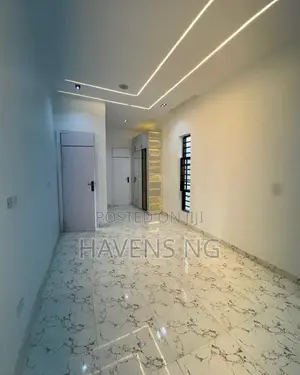 5bdrm Duplex in Chevron for sale