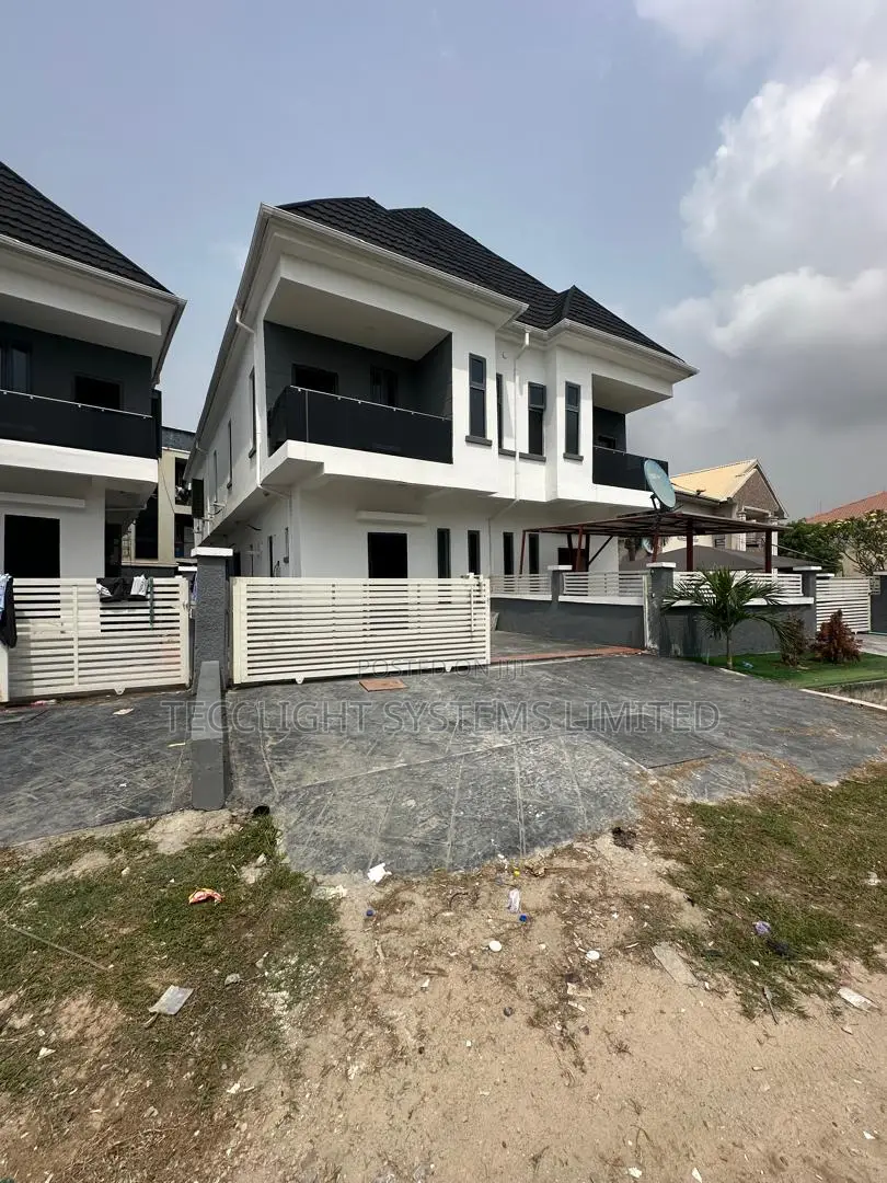 3bdrm Duplex in Chevron for sale