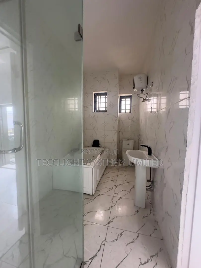3bdrm Duplex in Chevron for sale