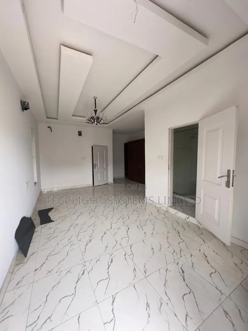 3bdrm Duplex in Chevron for sale