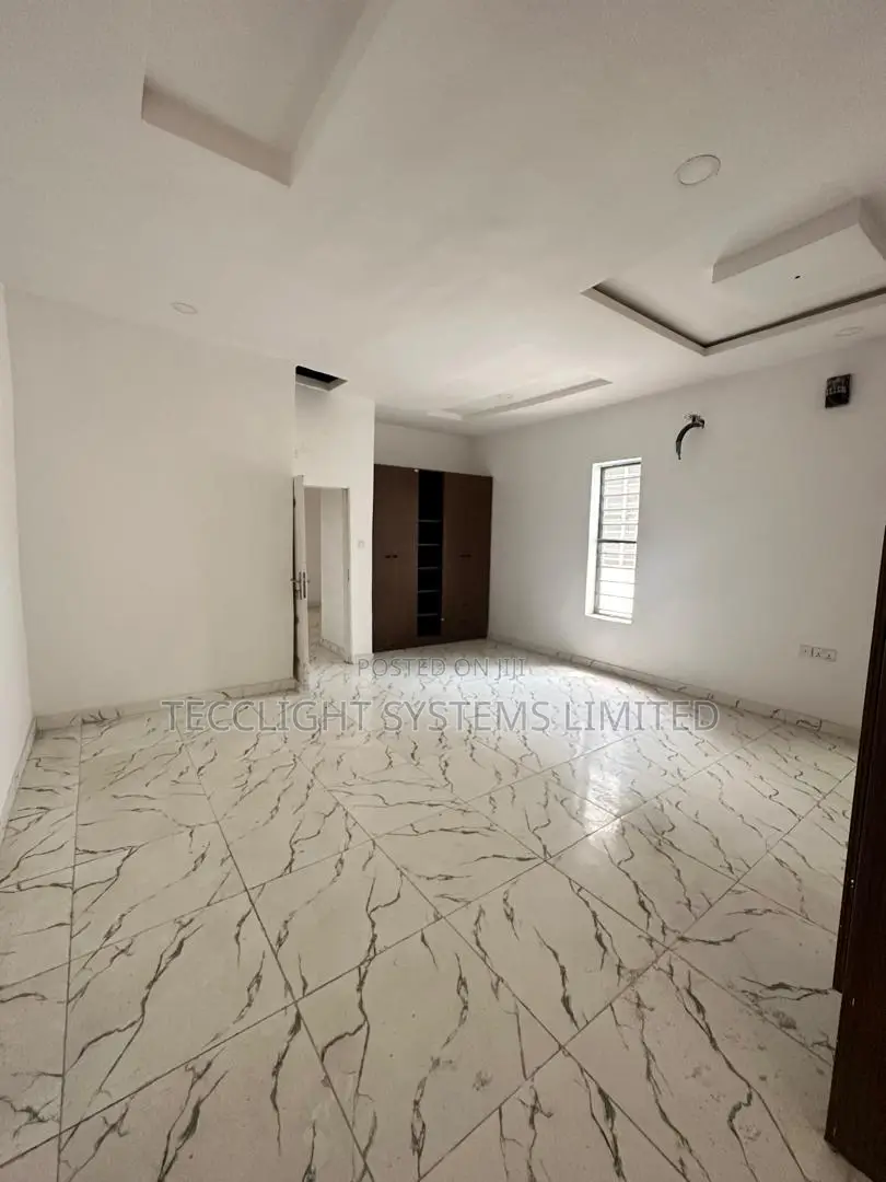3bdrm Duplex in Chevron for sale