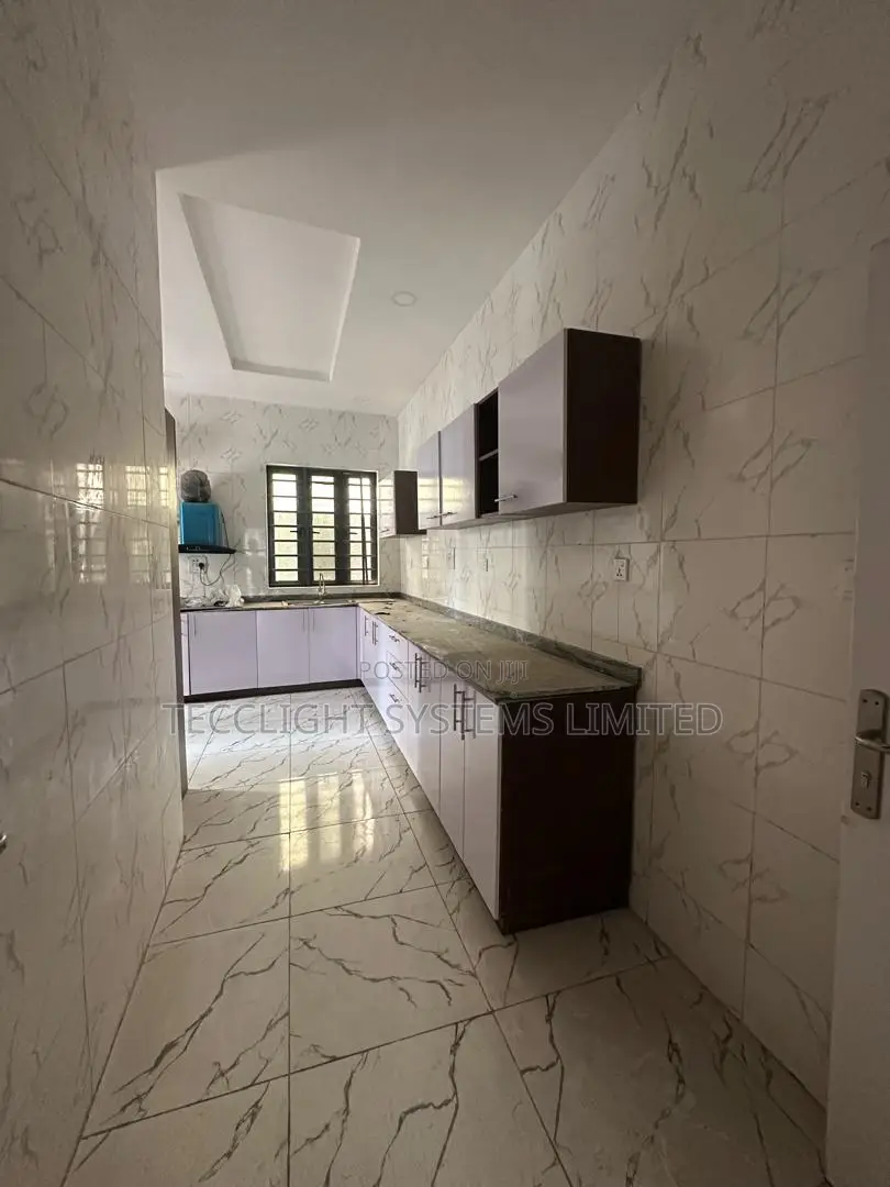 3bdrm Duplex in Chevron for sale
