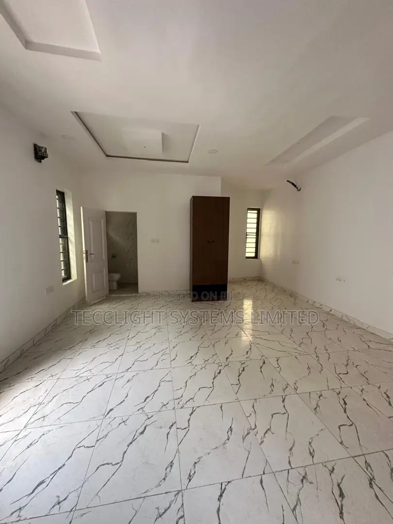 3bdrm Duplex in Chevron for sale
