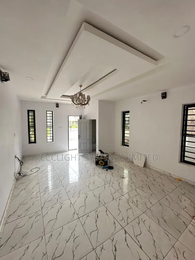 3bdrm Duplex in Chevron for sale
