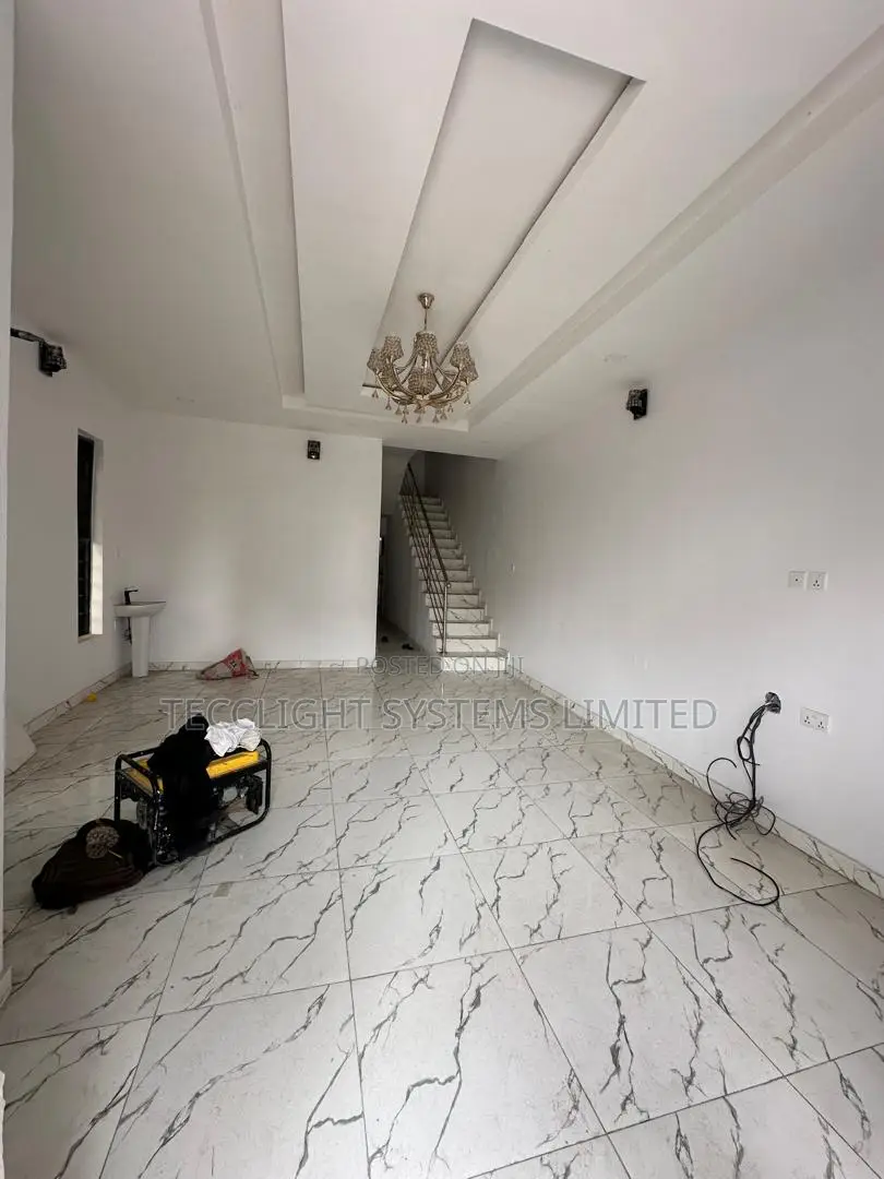 3bdrm Duplex in Chevron for sale