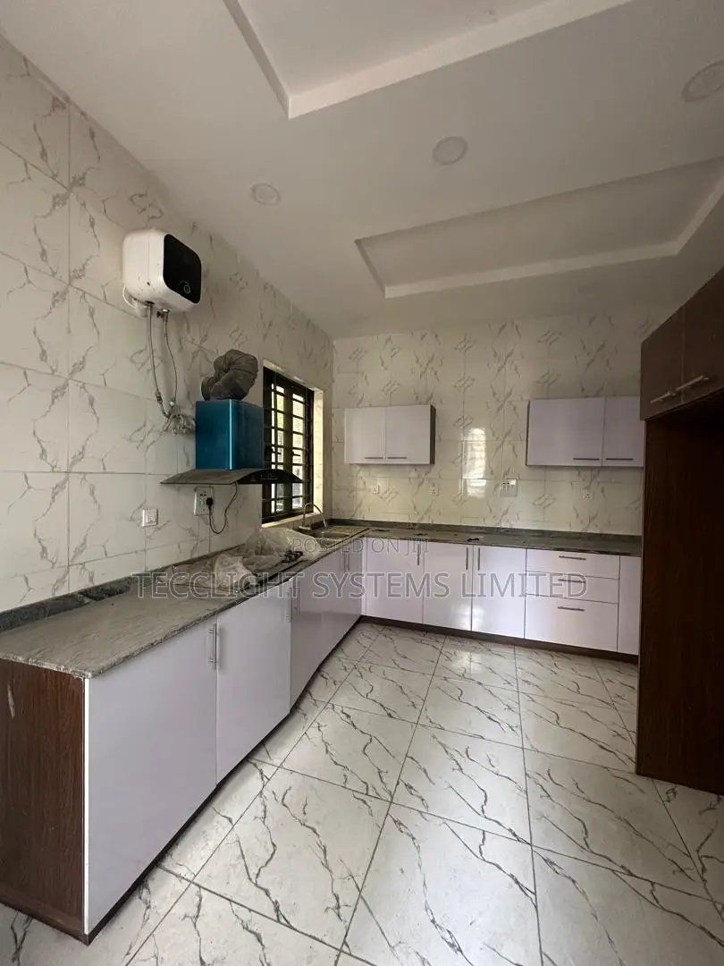 3bdrm Duplex in Chevron for sale