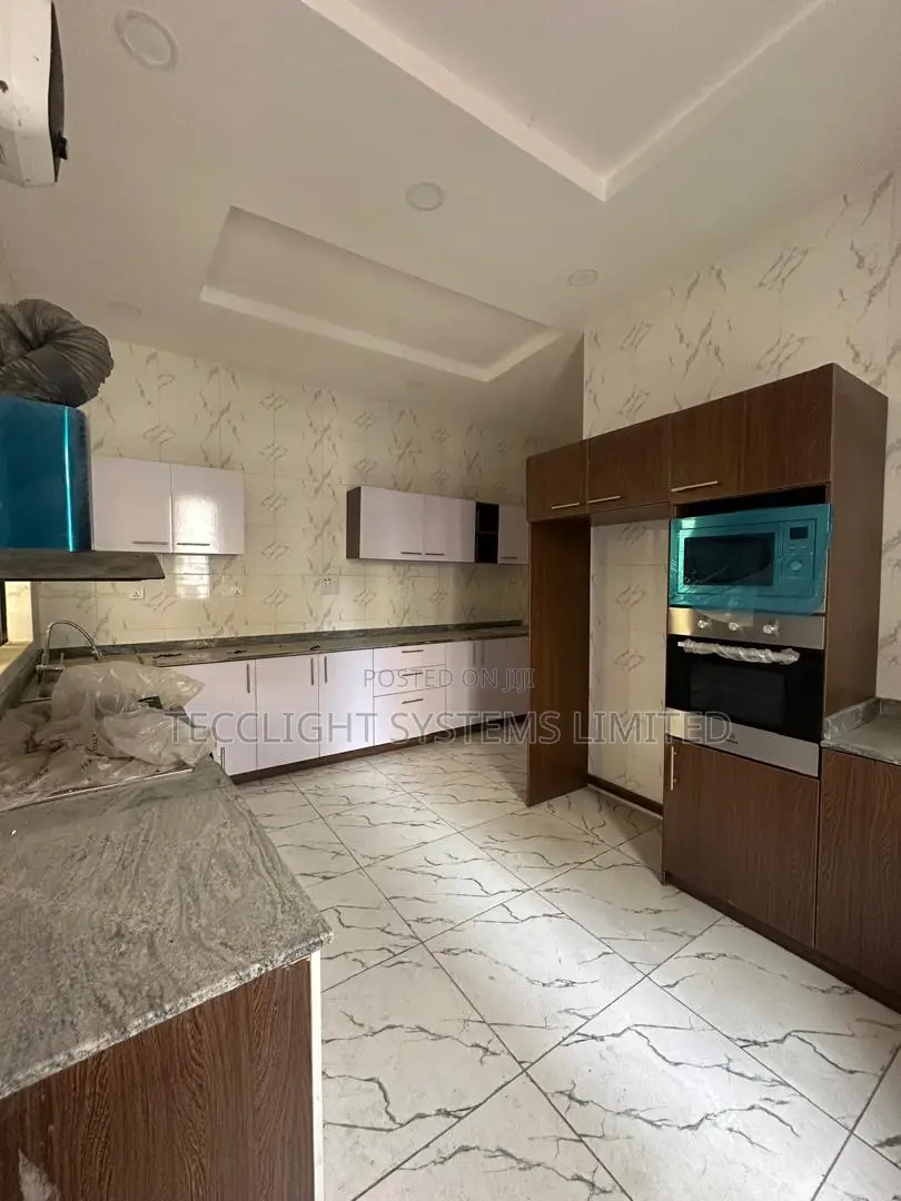 3bdrm Duplex in Chevron for sale