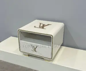 Elegant Classic Modern Centre Table