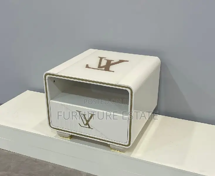 Elegant Classic Modern Centre Table