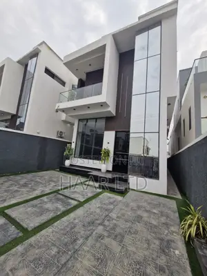 5bdrm Duplex in Palm City Estate for sale