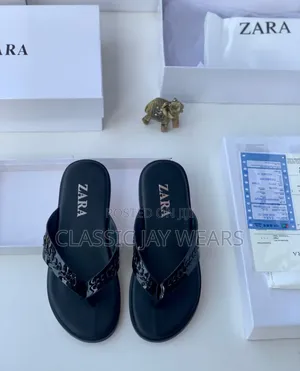 Black Zara Slippers Just Arrived in New Design