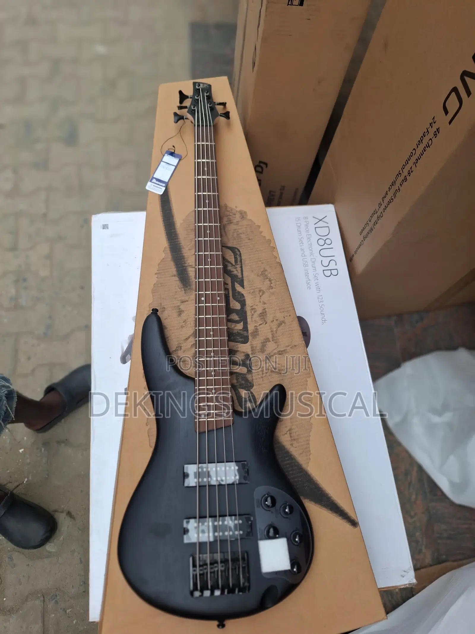Ibanez Sr305eb Active Five 5 Strings Guitar