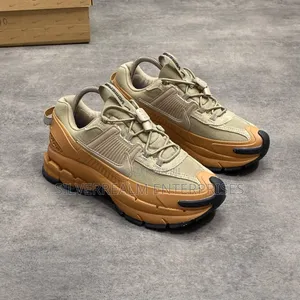 Photo - Nike Zoom Vemero 5 Rome Light Bone Mile Brown Smeakers.