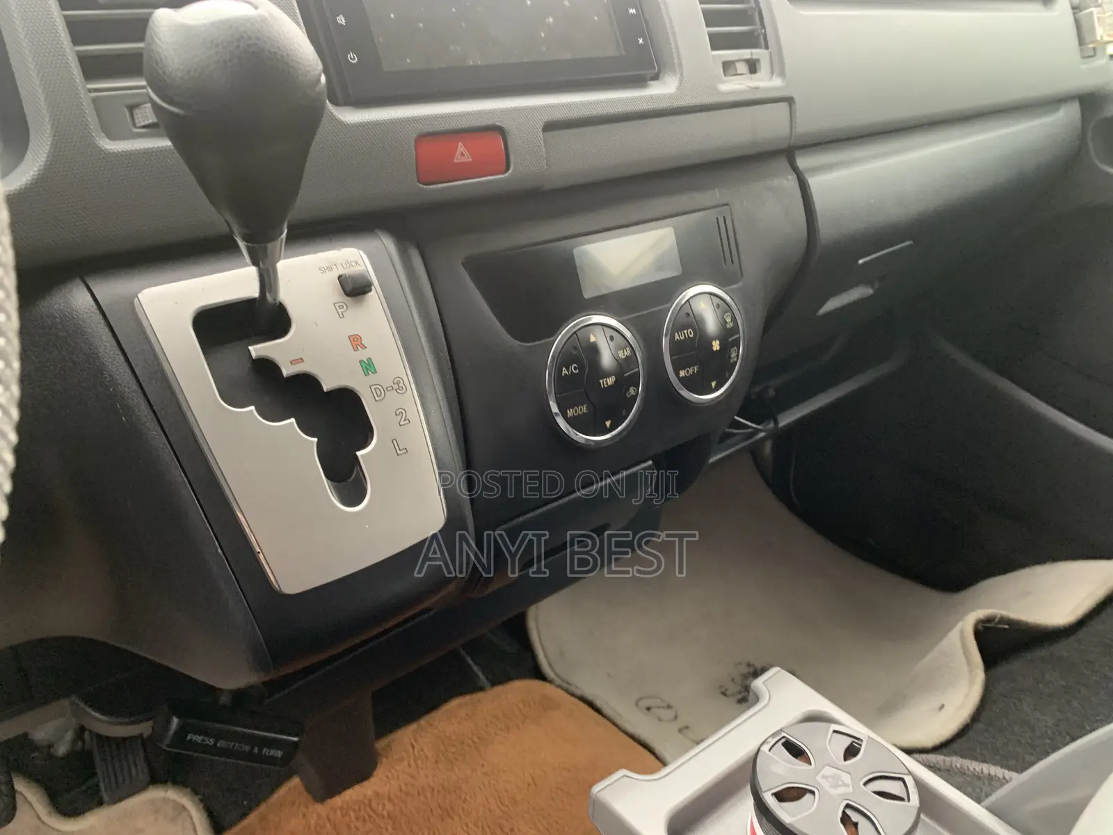 Toyota HiAce 2013 Silver