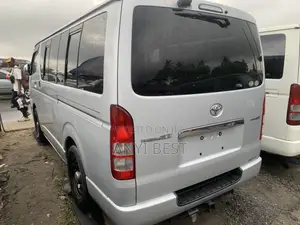 Toyota HiAce 2013 Silver