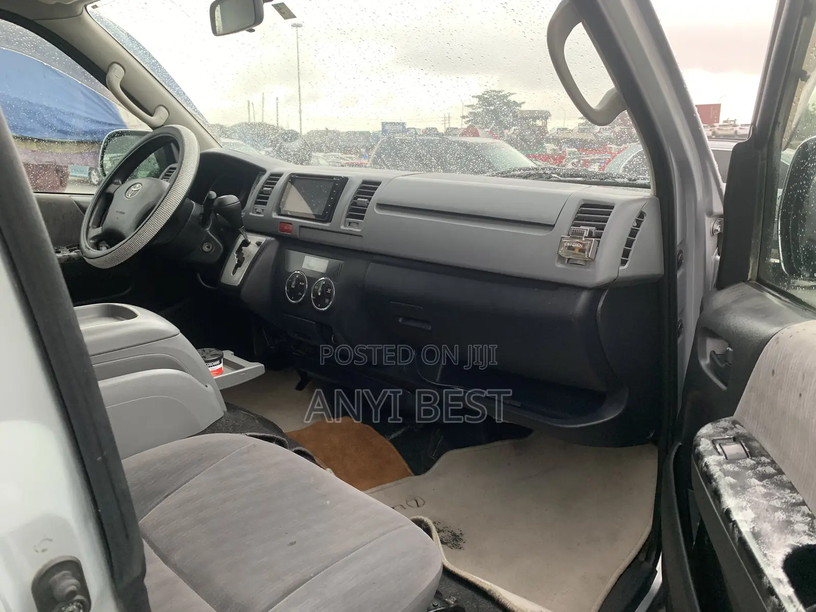 Toyota HiAce 2013 Silver