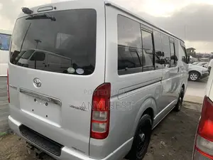 Toyota HiAce 2013 Silver