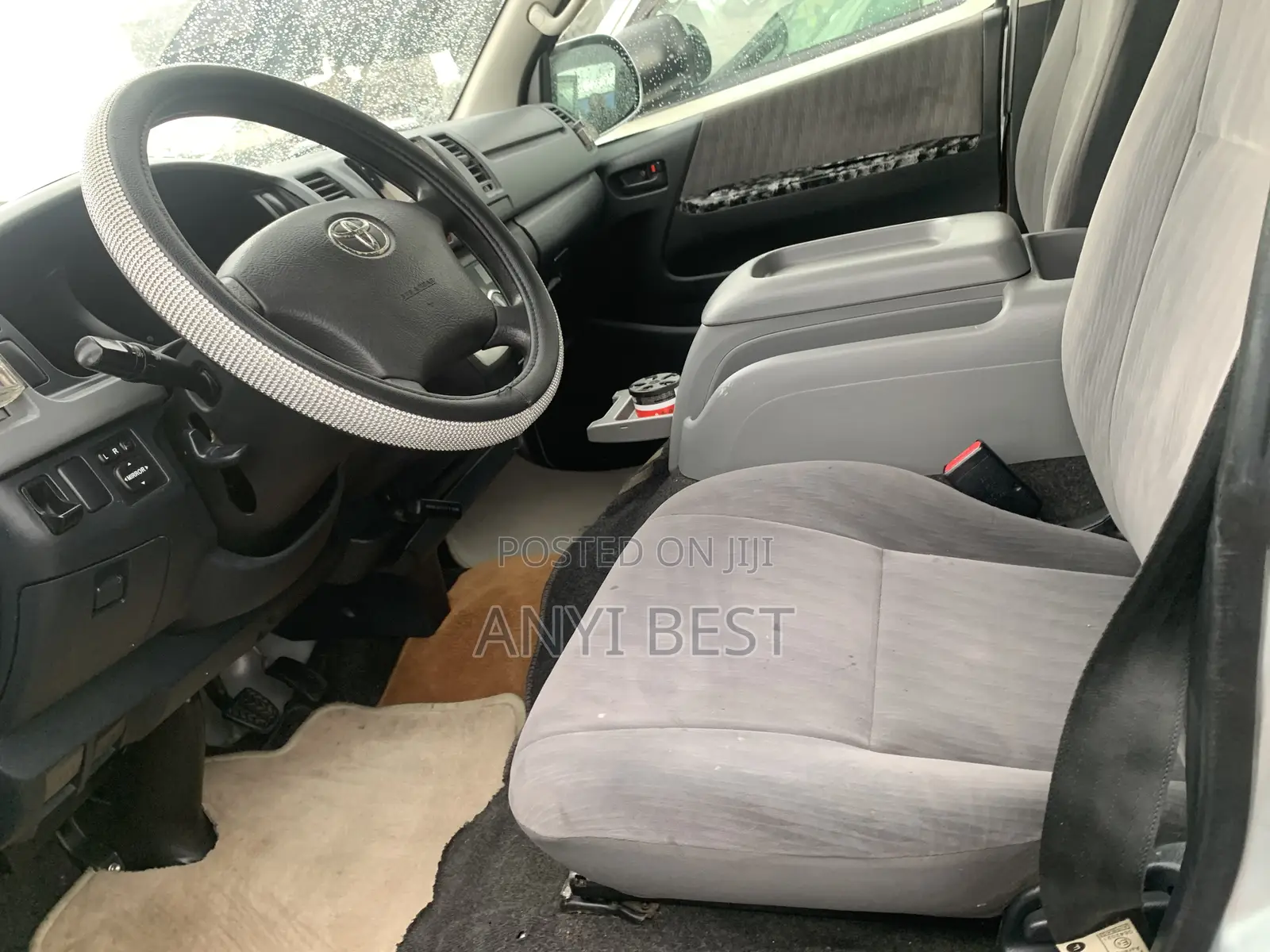 Toyota HiAce 2013 Silver
