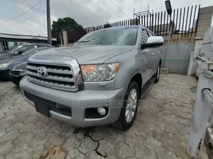 Toyota Sequoia Platinum 4dr SUV 4WD (5.7L 8cyl 6A) 2009 Silver