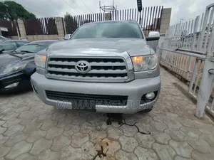 Toyota Sequoia Platinum 4dr SUV 4WD (5.7L 8cyl 6A) 2009 Silver