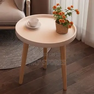 Nordic Round Table With Wooden Legs