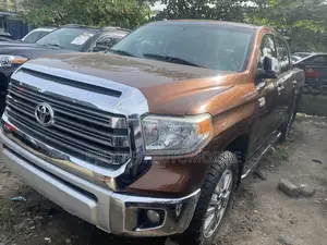 Toyota Tundra 2015 Brown