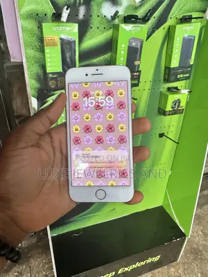 Photo - Apple iPhone 8 64 GB Gold