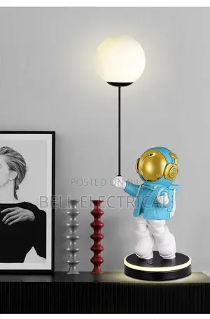 Plating Golden Large Astronaut Design