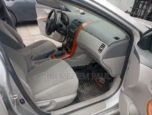 Toyota Corolla 2010 Silver