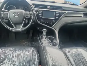 Toyota Camry SE FWD (2.5L 4cyl 8AM) 2018 Blue