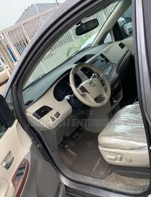 Toyota Sienna XLE 8 Passenger 2011 Gray