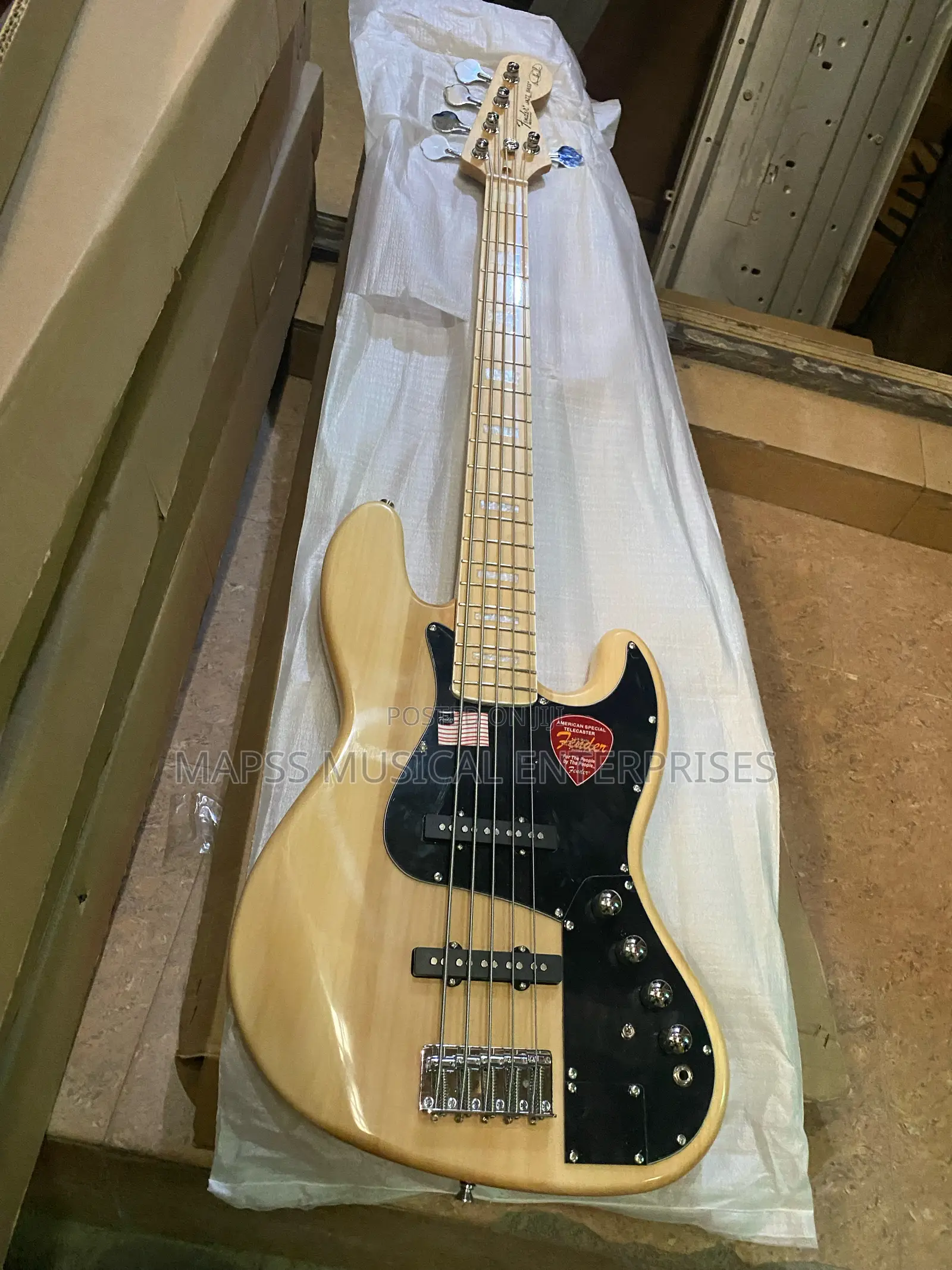Quality Squire by Fender Five Strings Jazz Bass