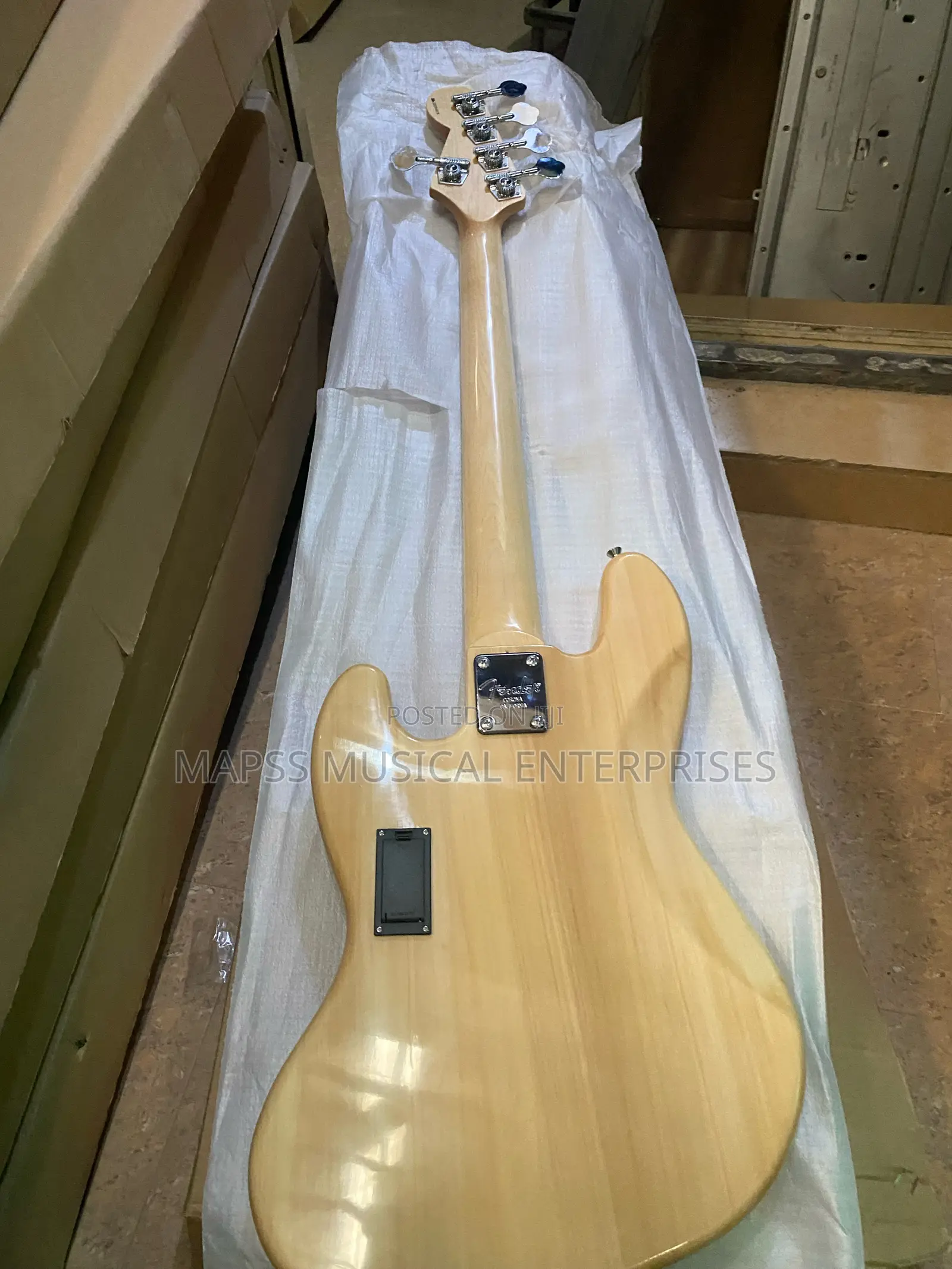 Quality Squire by Fender Five Strings Jazz Bass