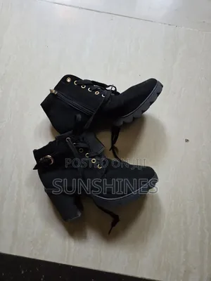 Lovely Girls Boots Size 38 Semi New