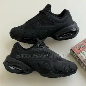 Nike Airmax Muse Sneakers