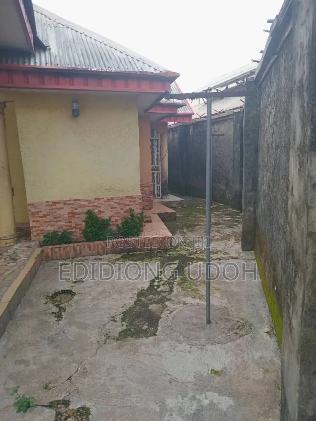 4bdrm Bungalow in Ekpri Nsukara Off for sale
